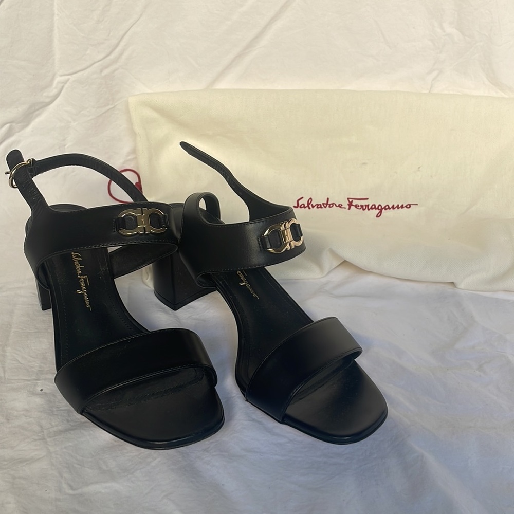 FERRAGAMO Black Leather Heels